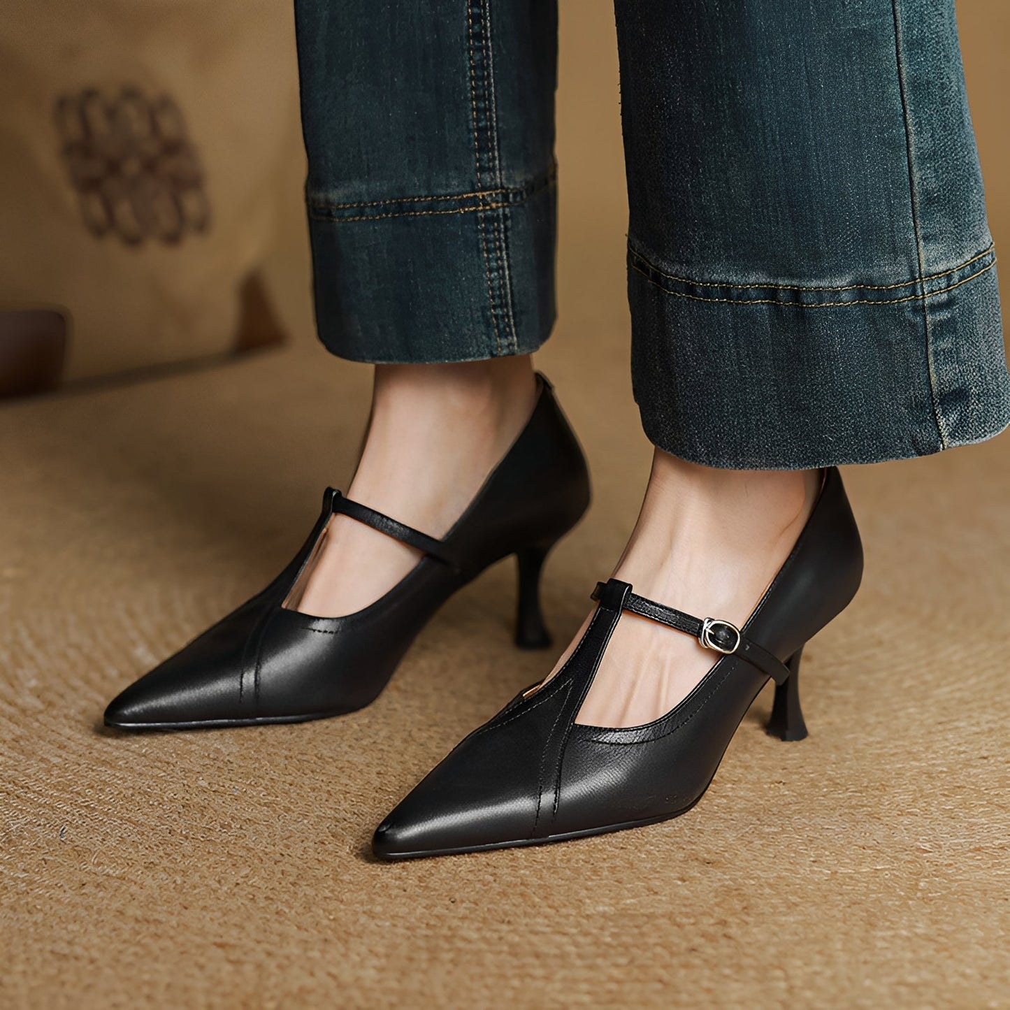 Josie - Modne skórzane szpilki z paskiem T dla kobiet