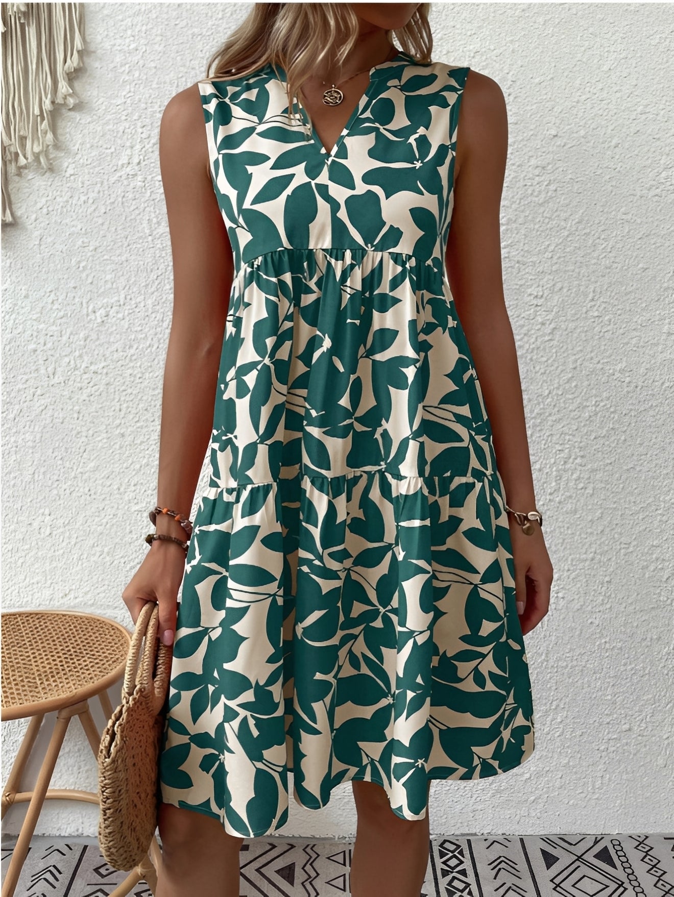 Tianna - Stylowa sukienka z dekoltem V i printem dla kobiet