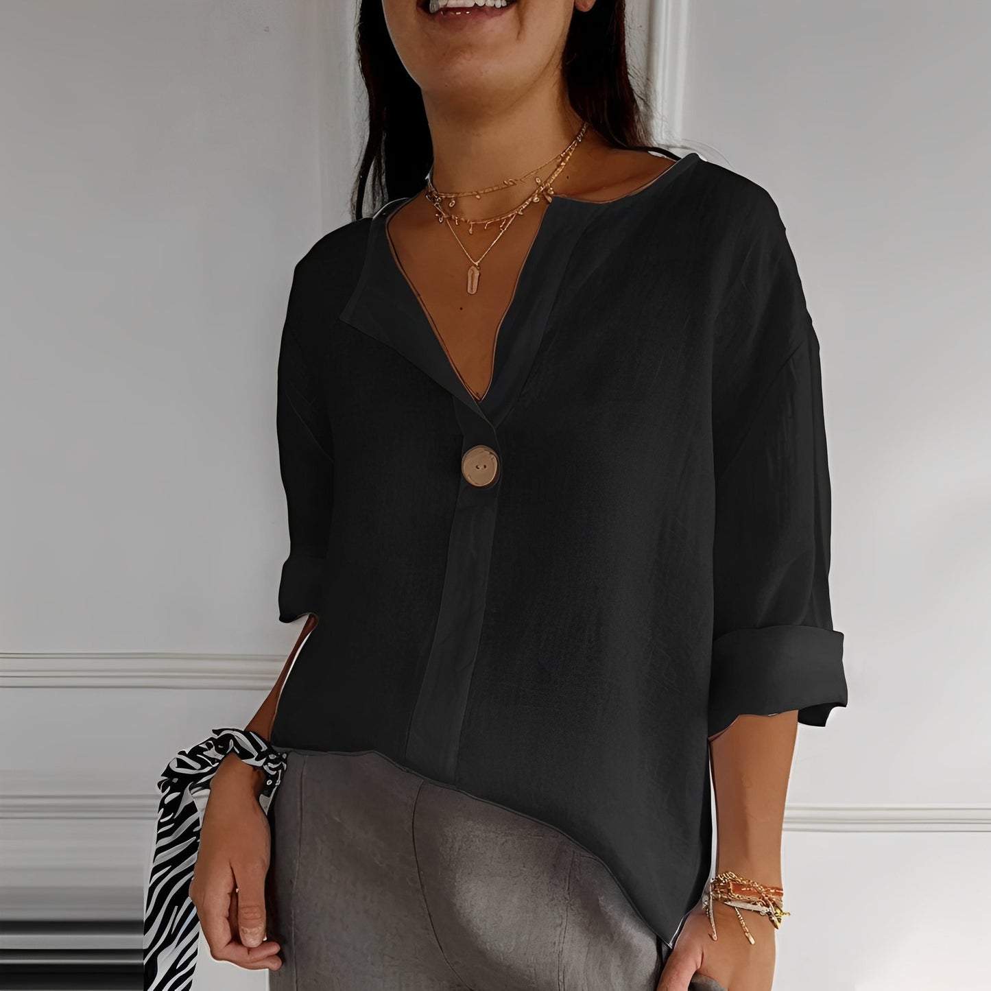 Noémie - Delikatna damska bluzka z V-dekoltem