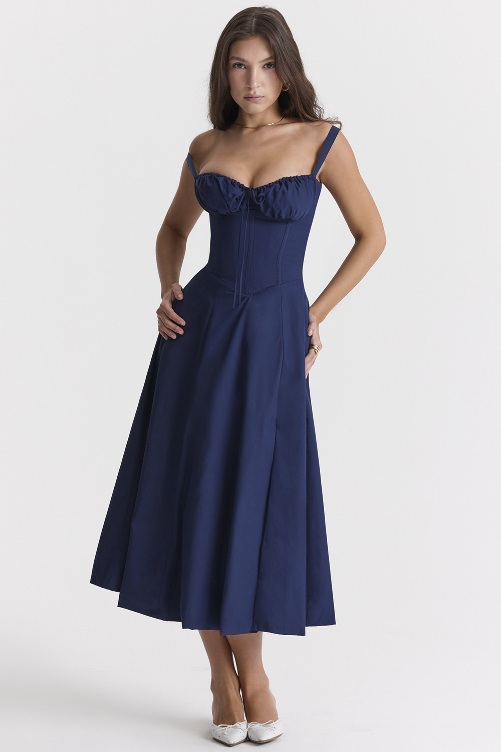 Jacqueline - Elegancka midi-koronkowa sukienka dla kobiet