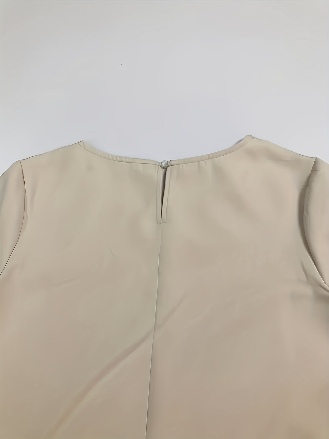 Laure – Luźna Sukienka o Prostej Linii i Ponadczasowym Stylu