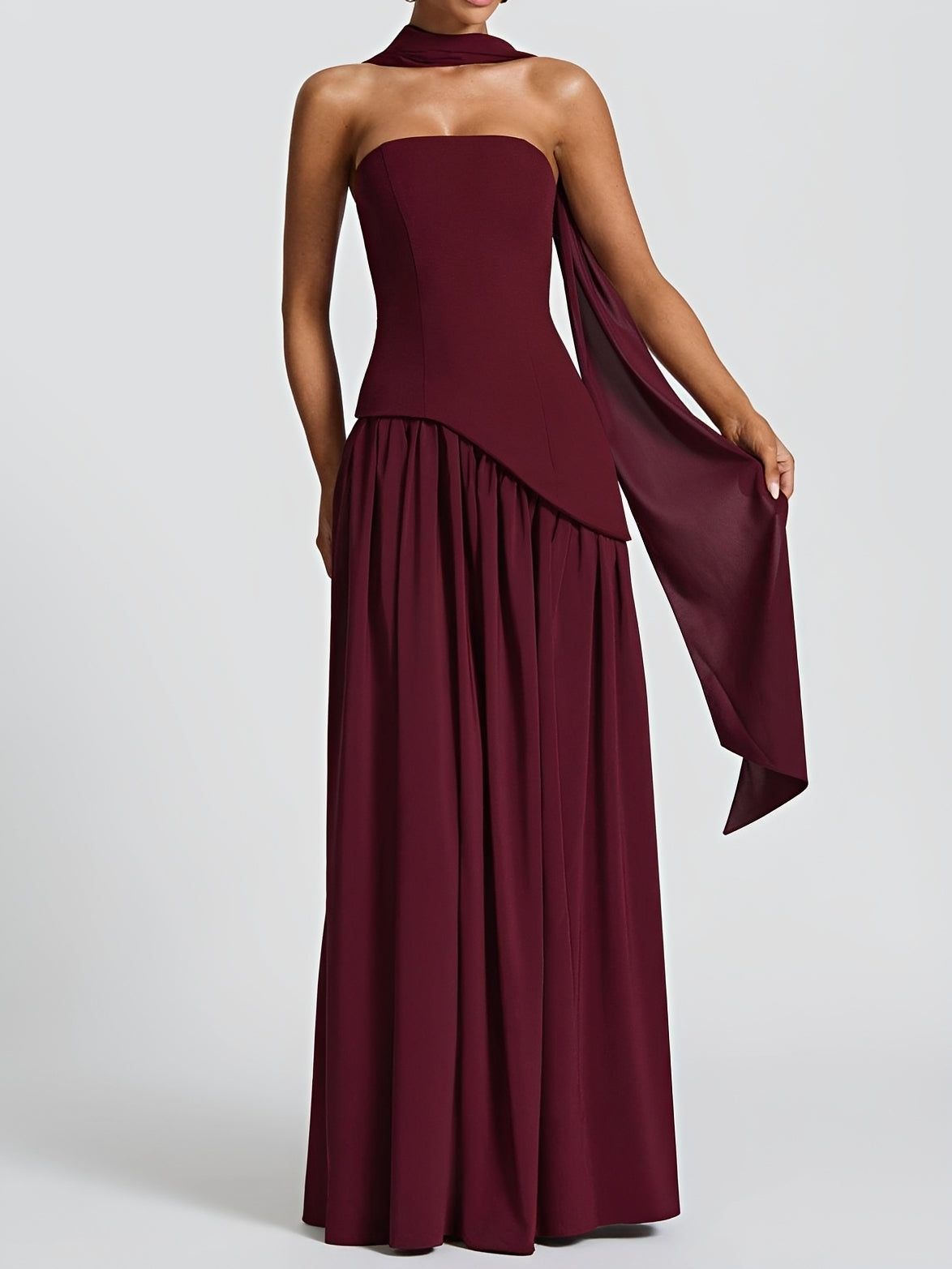 Georgia - Elegancka sukienka bez ramiączek z wysokim rozcięciem dla kobiet