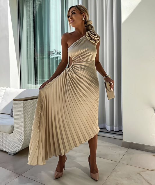 Callie - Stylowa sukienka z plisowanym ramieniem z dużą różą dla kobiet