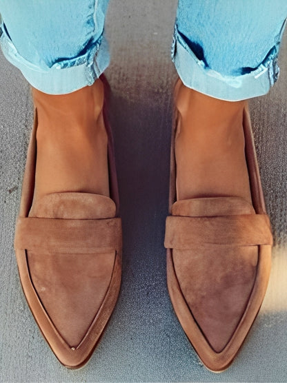 Christal - Stylowe zamszowe loafersy z wąskim czubkiem dla kobiet