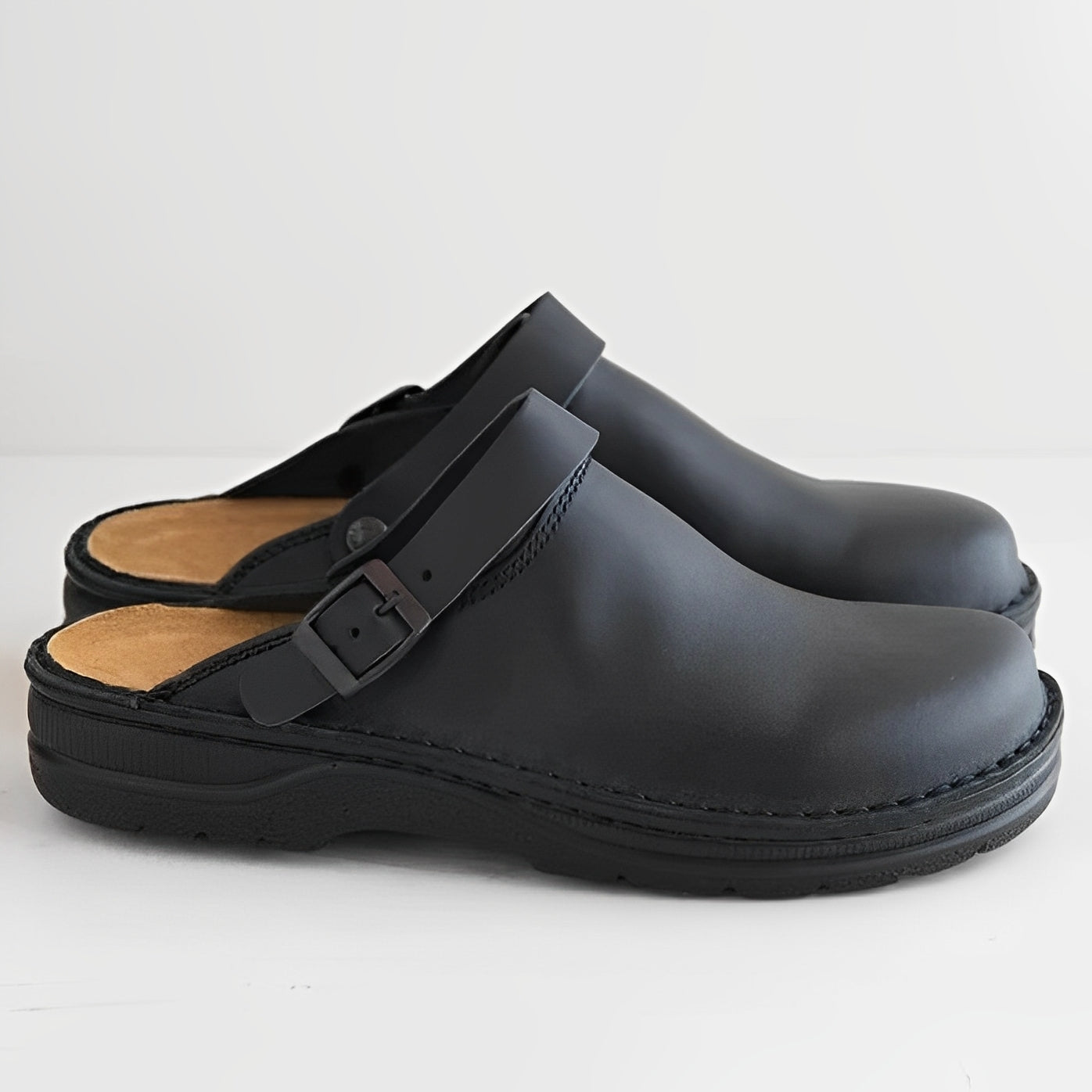 Devin - Wygodne męskie kapcie skórzane