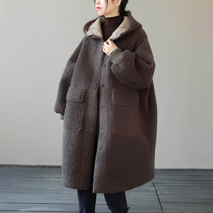 Sophie - Oversize'owy płaszcz z ekologicznego futra z kapturem dla kobiet