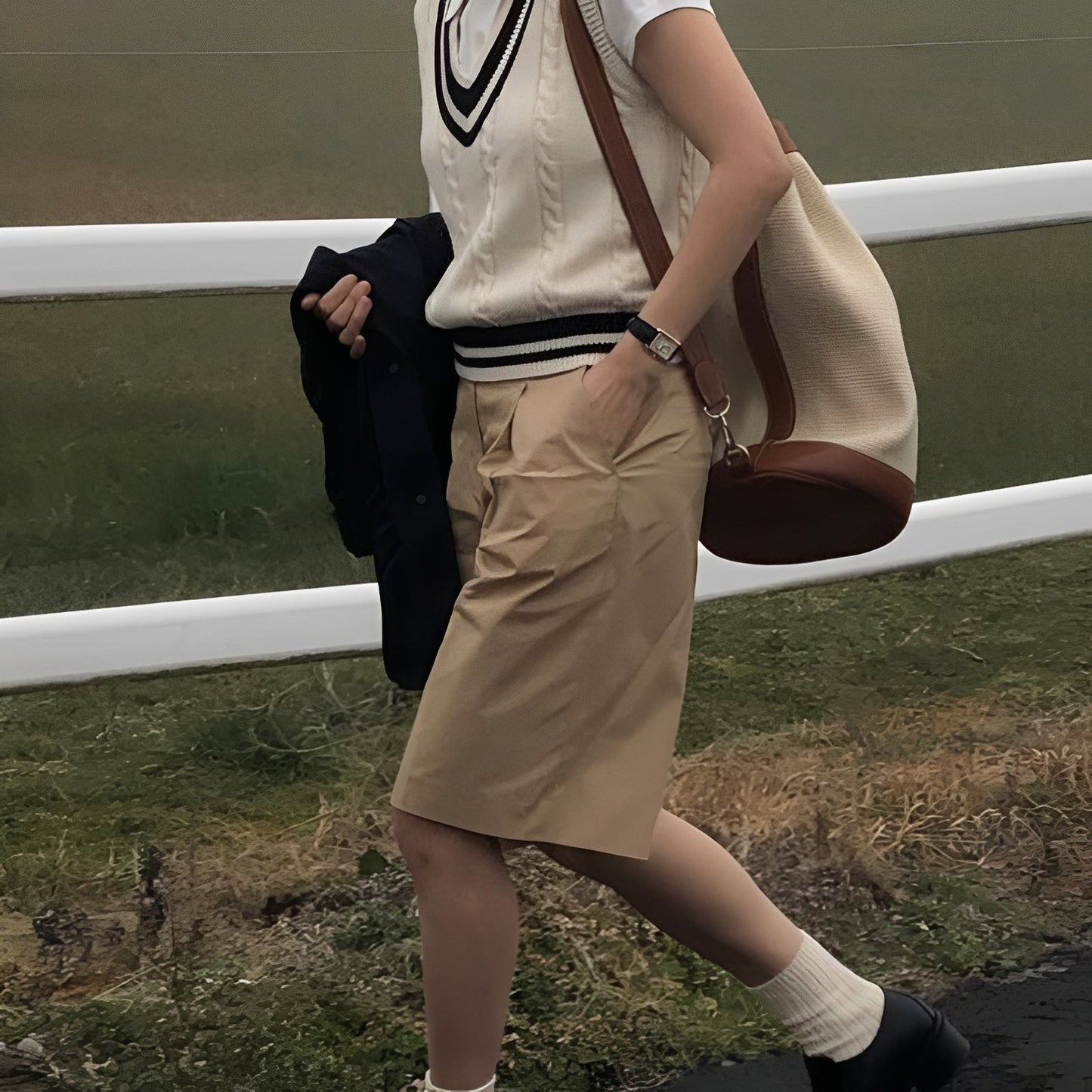 Leona - Klasyczna damska kamizelka z dzianiny z dekoltem w serek