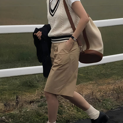 Leona - Klasyczna damska kamizelka z dzianiny z dekoltem w serek