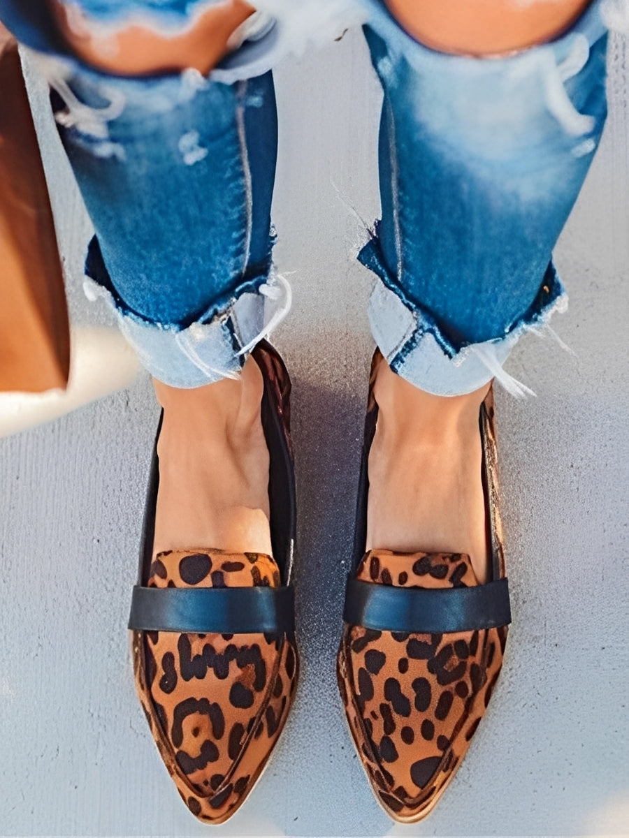 Christal - Stylowe zamszowe loafersy z wąskim czubkiem dla kobiet