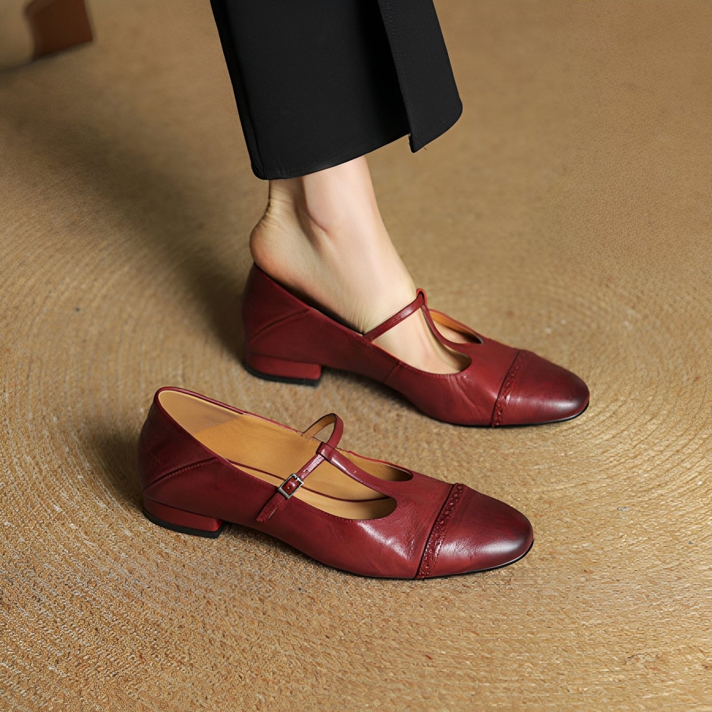 Bella - Swobodne skórzane baleriny z T-kształtną zapięcią dla kobiet