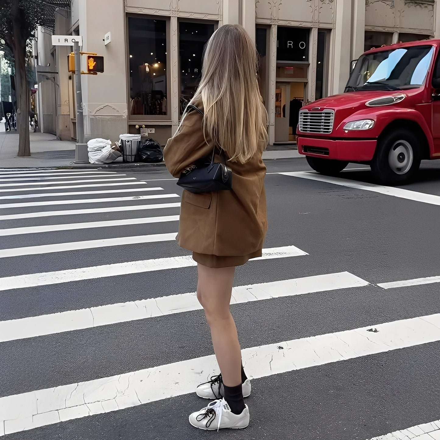 Ashlea - Elegancki blezer z kołnierzem i spódnicą dla kobiet