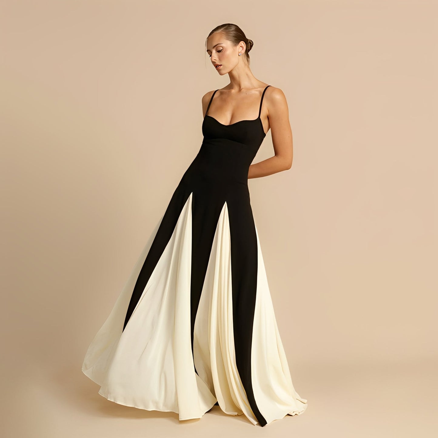 Eloise - Elegancka sukienka z ukośnymi paskami dla kobiet