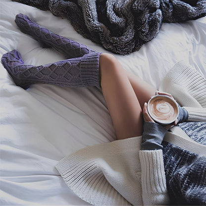Shannon - Długie, ciepłe skarpety do kolan z kulką dla kobiet