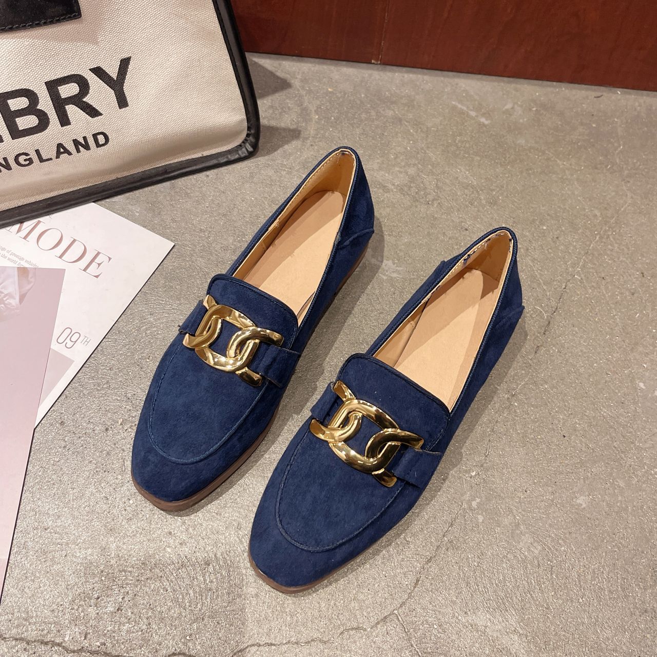 Alice - Klasyczne, solidne loafersy z zamszu dla kobiet