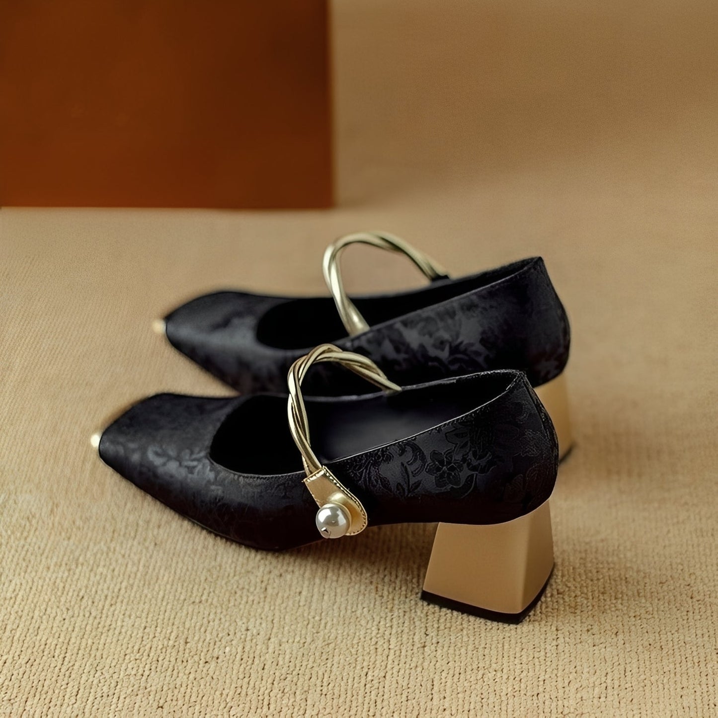 Rhonda - Ekskluzywne stylowe damskie buty na blokowym obcasie z tłoczeniem