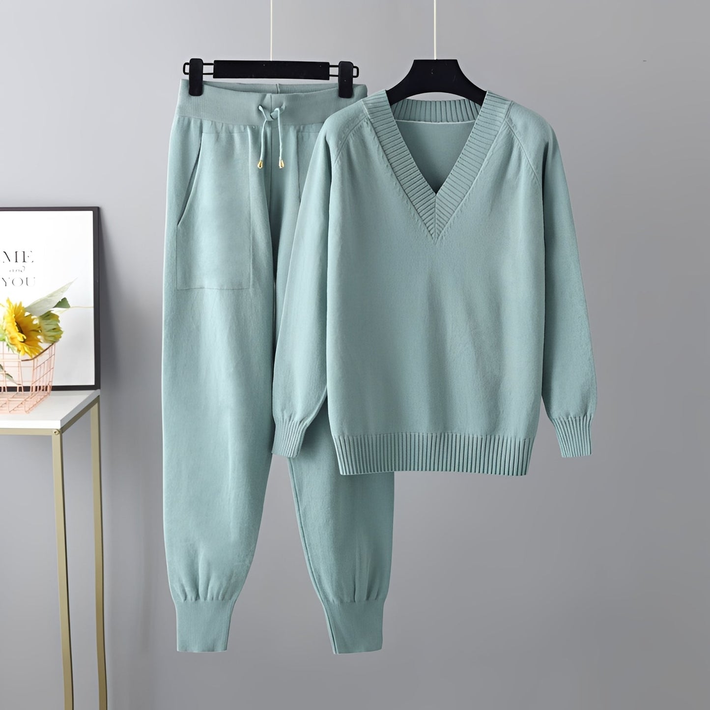 Evelyn - Stylowy komplet ze sweterkiem i spodniami dla kobiet