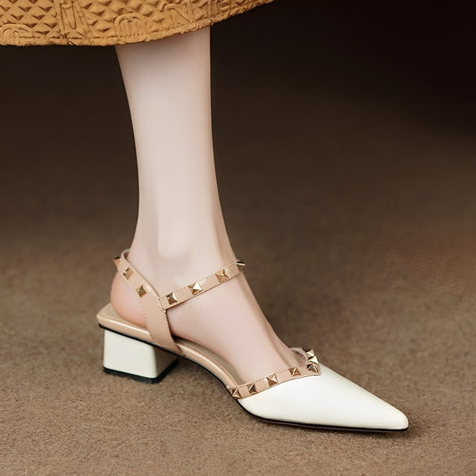 Paula - Stylowe czółenka z ostrymi nitami dla kobiet