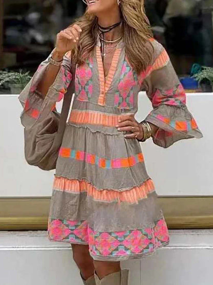 Iris – Sukienka z ręcznie haftowanym dekoltem V