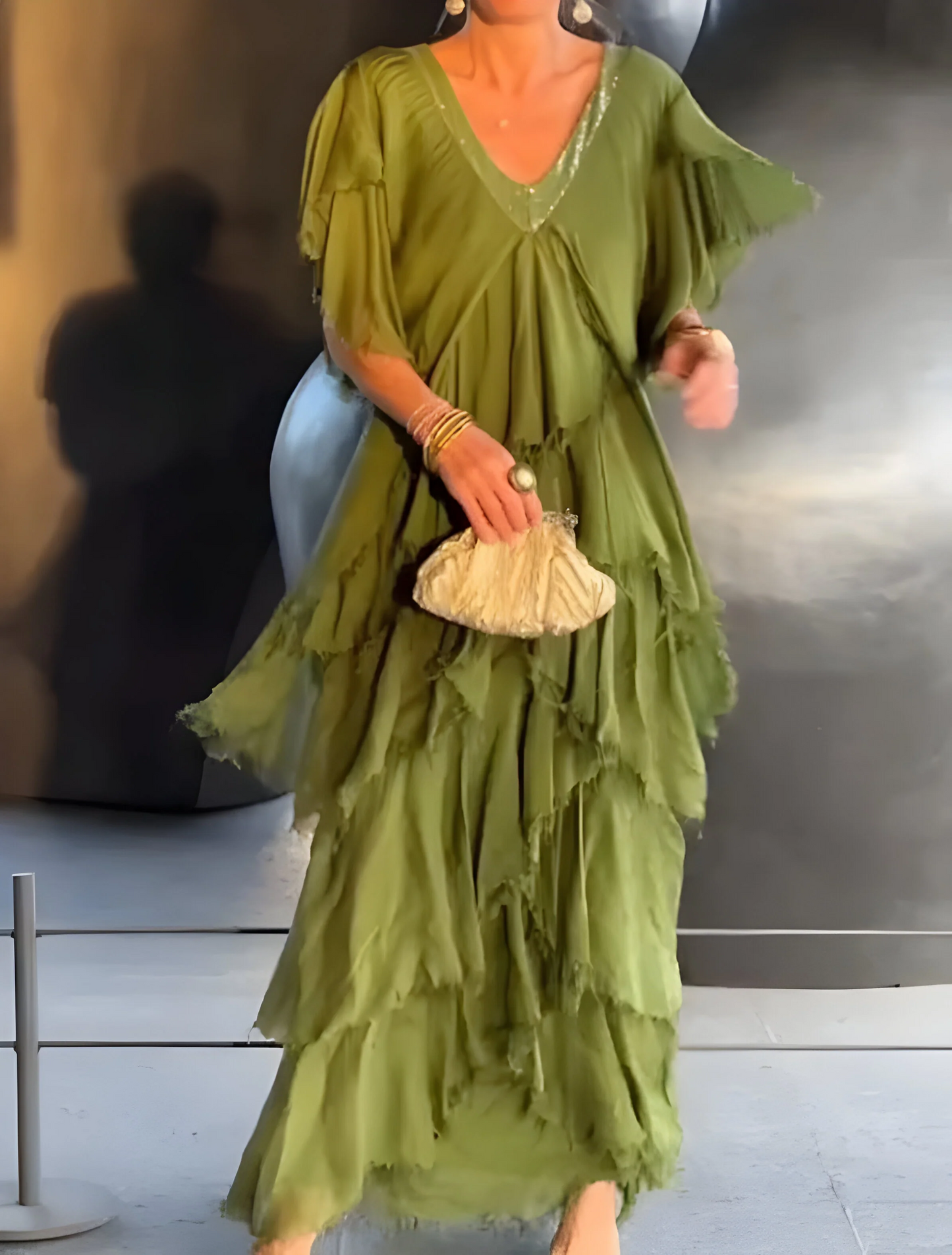 Riza - Sukienka Plisowana z Dekoltem V i Luźnym Krojem