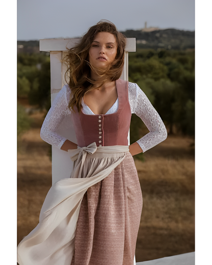 Greta – Średniej długości dirndl z kwadratowym dekoltem