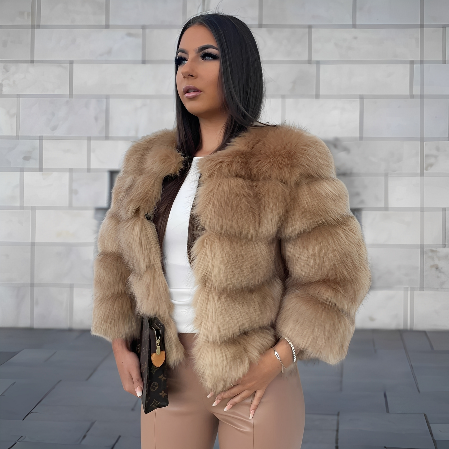 Amelia - Modny, ciepły płaszcz futrzany ze sztucznego materiału dla kobiet