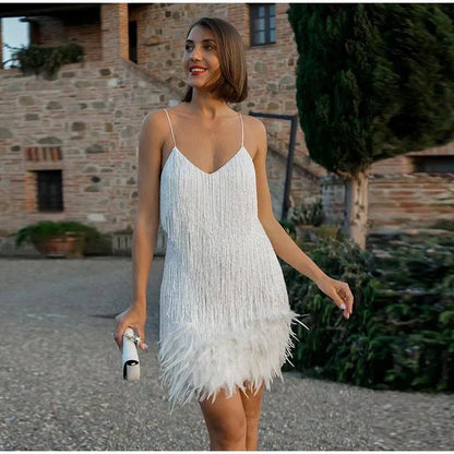 Laura - Sukienka koktajlowa z piórami w eleganckim stylu